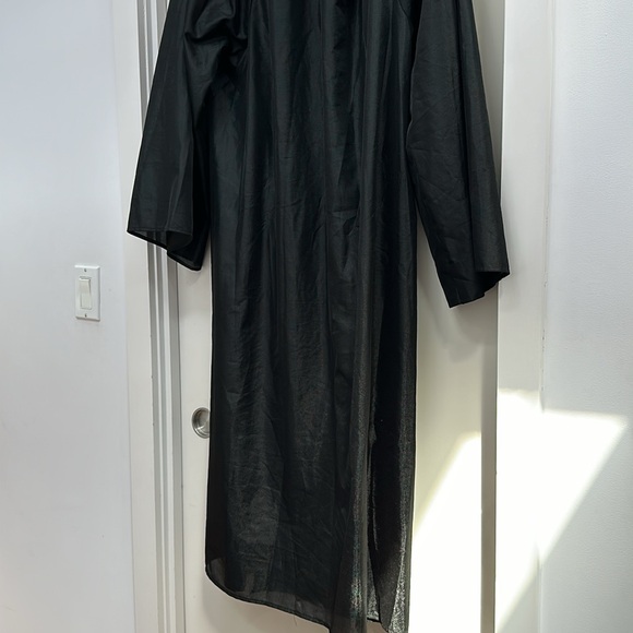 Graduation gown . Color black - Picture 5 of 7